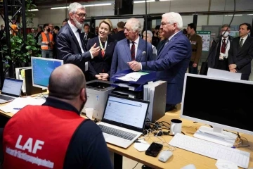 İngiltere Kralı III. Charles, Ukraynalı m&uuml;ltecilerle bir araya geldi