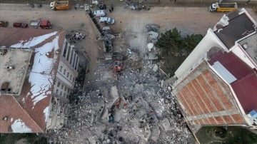 İngiltere'den T&uuml;rkiye'ye sahra hastanesi, nakliye u&ccedil;ağı ve insani yardım malzemesi desteği