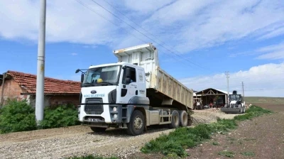 İn&ouml;n&uuml; Belediyesi yol &ccedil;alışmalarına devam ediyor
