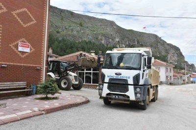 İn&ouml;n&uuml;&rsquo;de Metruk binalar i&ccedil;in yıkım &ccedil;alışması s&uuml;r&uuml;yor
