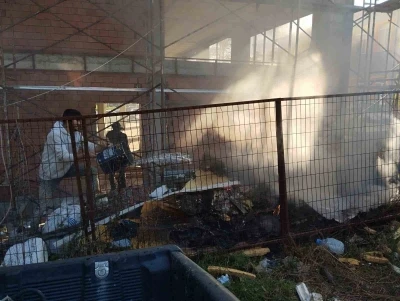 İnşaat atıklarının alev alması paniğe yol a&ccedil;tı