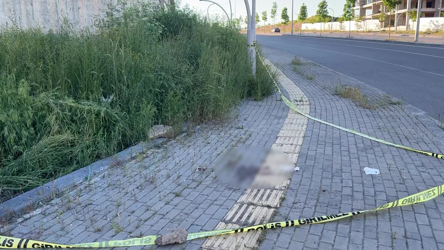 İnşaat iş&ccedil;isi dehşet sa&ccedil;tı, baltayla 3 kişiyi ağır yaraladı