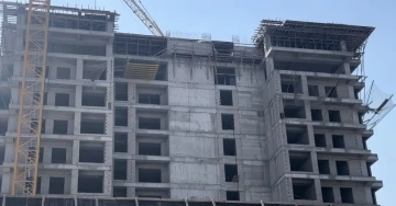 İnşaattan d&uuml;şen iş&ccedil;i hayatını kaybetti