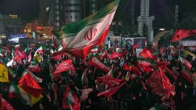İran, Bahreyn ve &Uuml;rd&uuml;n'deki ABD &uuml;slerini hedef almaya devam ediyor