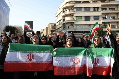 İran&rsquo;da ABD&rsquo;nin saldırıları protesto edildi