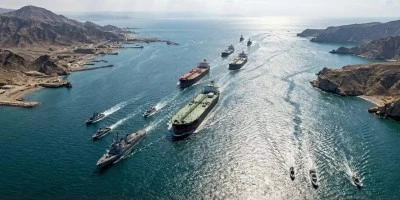 İran Devrim Muhafızları, H&uuml;rm&uuml;z'&uuml; ge&ccedil;meye &ccedil;alışan iki ticari gemiye ateş a&ccedil;tı