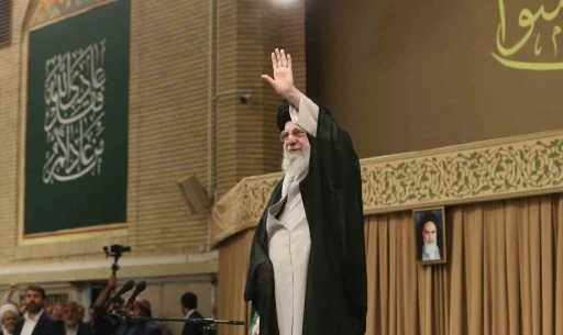 İran dini lideri Hamaney&rsquo;in g&uuml;venli bir b&ouml;lgeye g&ouml;t&uuml;r&uuml;ld&uuml;ğ&uuml; iddia edildi