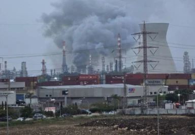 İran, İsrail&rsquo;deki Hayfa Petrol Rafinerisi&rsquo;ni hedef aldı