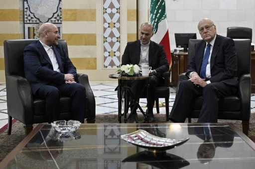 İran Meclis Başkanı Galibaf kendi kullandığı u&ccedil;akla Beyrut&rsquo;a geldi