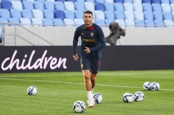 İranlı Bakan: &ldquo;Ronaldo, ailesi ile g&ouml;r&uuml;şmek istiyorsa İran&rsquo;ın yerel mesajlaşma uygulamasını kullansın&rdquo;
