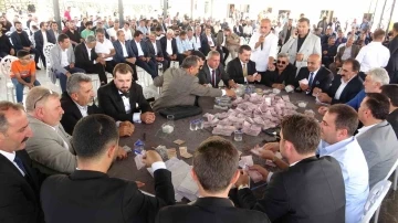 İranlı turistlerden aşiret d&uuml;ğ&uuml;n&uuml;ne katılım
