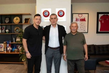 İrfan G&uuml;nd&uuml;z ve Mesut &Ouml;zil&rsquo;den TFF Başkanı Hacıosmanoğlu&rsquo;na ziyaret
