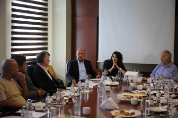 İş d&uuml;nyası odağına eğitim ve dijital d&ouml;n&uuml;ş&uuml;m&uuml; aldı
