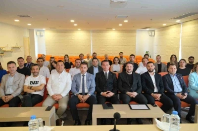 İş d&uuml;nyasında yapay zeka d&ouml;n&uuml;ş&uuml;m&uuml;
