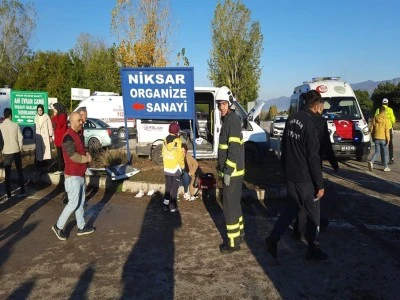 İş&ccedil;i servis minib&uuml;sleri &ccedil;arpıştı: 10 yaralı