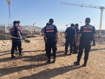 İş&ccedil;iler arasında k&uuml;rekli, sopalı kavga: 3 yaralı
