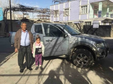 İş&ccedil;ilere vermek &uuml;zere &ccedil;ektiği 65 bin liranın &ccedil;alınması anbean g&ouml;r&uuml;nt&uuml;lendi
