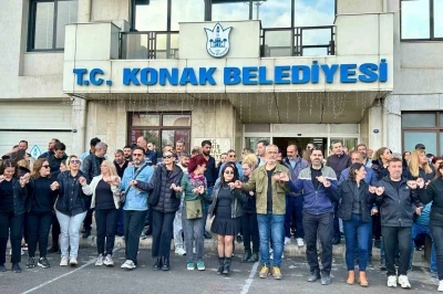 İş&ccedil;ileri greve giden CHP&rsquo;li Konak Belediyesi: "Hizmet veremeyeceğiz, sokağa &ccedil;&ouml;p bırakmayın"

