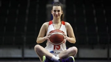 İşitme engelli basketbolcu B&uuml;şra'nın hayatı milli takıma se&ccedil;ilmesiyle değişti
