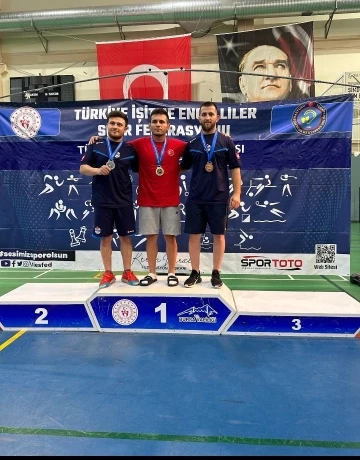 İşitme engelli g&uuml;reş&ccedil;ilerden 2 podyum geldi
