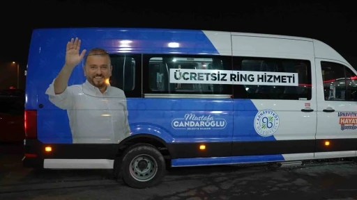 İSKİ&rsquo;nin yol &ccedil;alışması nedeniyle y&uuml;r&uuml;mek zorunda kalan vatandaşlara Arnavutk&ouml;y Belediyesi&rsquo;nden &uuml;cretsiz servis
