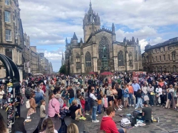 İsko&ccedil;ya&rsquo;da meydanlar ş&ouml;len alanına d&ouml;nd&uuml;
