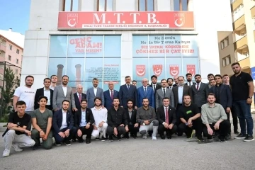 İsmail Kahraman Erzurum&rsquo;da
