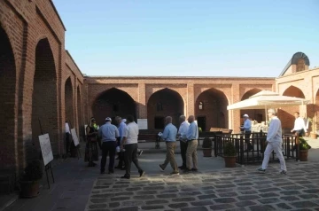 İSO heyeti Cizre&rsquo;de tarihi mekanları gezdi
