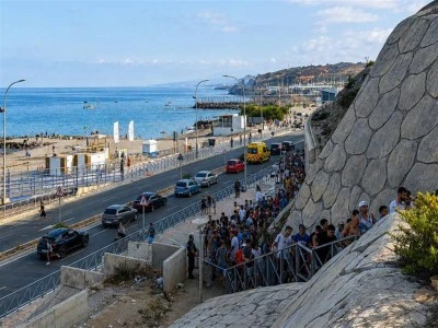İspanya, g&ouml;&ccedil;menlere karşı deniz bariyeri kurdu