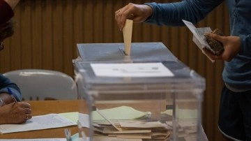 İspanya iki koalisyon olasılığından birini se&ccedil;mek i&ccedil;in pazar g&uuml;n&uuml; sandık başına gidiyor