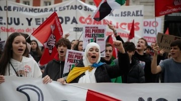 İspanya'da 1937'de bombalanan Guernica'da, Filistin'e destek i&ccedil;in insan mozaiği