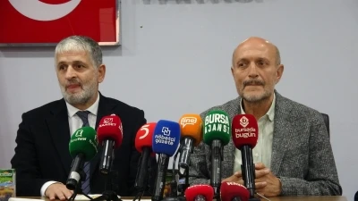 İsrail'de alıkonulan Milletvekili Atmaca: &lsquo;Metal H&uuml;crelerde Bekletildik&rsquo;