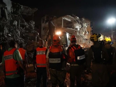 İsrail'e f&uuml;ze yağdı