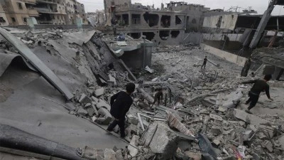 İsrail m&uuml;lteci kamplarına saldırı d&uuml;zenledi en az 100 &ouml;l&uuml;