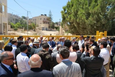 İsrail ordusu, T&uuml;rk diplomatın da bulunduğu yabancı heyete uyarı ateşi a&ccedil;tı