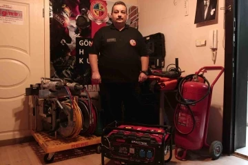 İsrailli ekip deprem b&ouml;lgesinden arama kurtarma ekipmanları &ccedil;almış