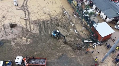 İstanbul Ayazağa'da sel sonrası riskli yapıların yıkımına başlandı