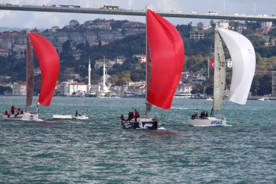 İstanbul Boğazı&rsquo;nda Yelkenler Umuda A&ccedil;ılıyor