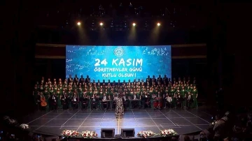 İstanbul&rsquo;da 140 &ouml;ğretmen, usta isimlerle birlikte konser verdi
