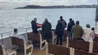  İstanbul'da bir kişi vapurdan denize atladı