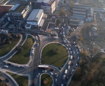 İstanbul&rsquo;da bitmeyen metro &ccedil;alışması vatandaşları isyan ettirdi
