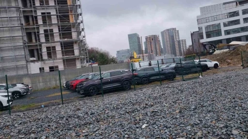 İstanbul&rsquo;da l&uuml;ks ara&ccedil;lar suya g&ouml;m&uuml;ld&uuml;
