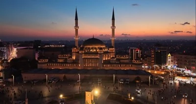 İstanbul&rsquo;da Mevlid Kandili dualarla idrak edildi