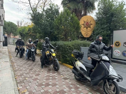 İstanbul&rsquo;da motosikletlere dadanan hırsızlar kamerada: 7 kişilik &ccedil;ete &ccedil;&ouml;kertildi
