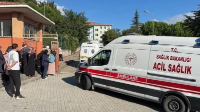 İstanbul'da bir ortaokulda bı&ccedil;aklı kavga: 6 &ouml;ğrenci yaralı