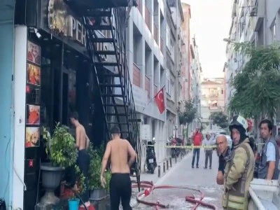 İstanbul'da otel yangını: &Ccedil;ok sayıda kişi yaralandı