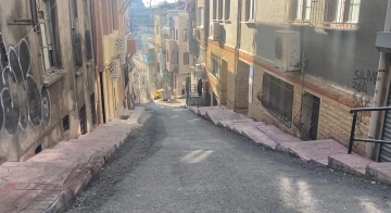 İstanbul&rsquo;da Pakistanlı adama kapka&ccedil; kamerada: Adamın kovaladığı şahsı polis yakaladı
