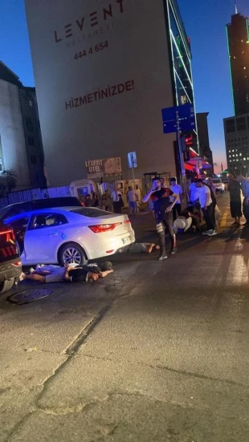 İstanbul&rsquo;da polisle ş&uuml;pheliler arasında kovalamaca: Janttan seken kurşun bek&ccedil;iyi yaraladı, ş&uuml;pheliler yakalandı
