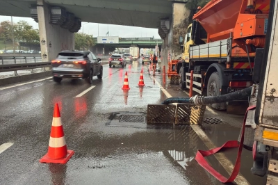 İstanbul'da Sağanak ve Fırtına Etkisini S&uuml;rd&uuml;r&uuml;yor