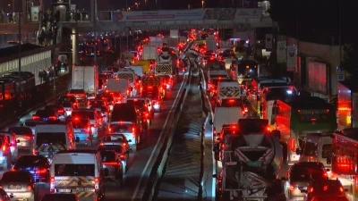  İstanbul'da trafik yoğunluğu y&uuml;zde 83'e ulaştı